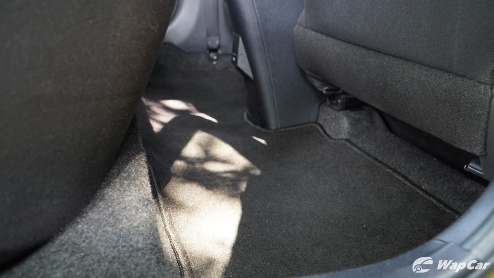 2019 Toyota Yaris rear leg room 