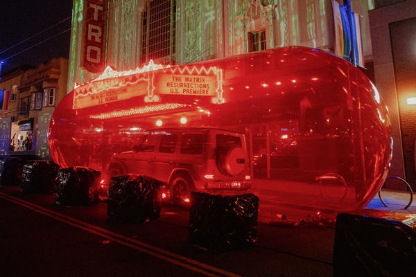 We’d all take the red pill seeing that it’s a Mercedes-Benz G-Class at the “The Matrix Resurrections” premiere