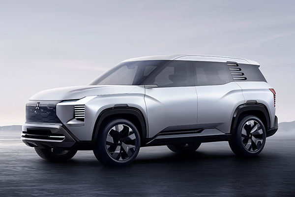 This is the Mitsubishi DST Concept: FWD, monocoque chassis 7-seater to complement Pajero Sport